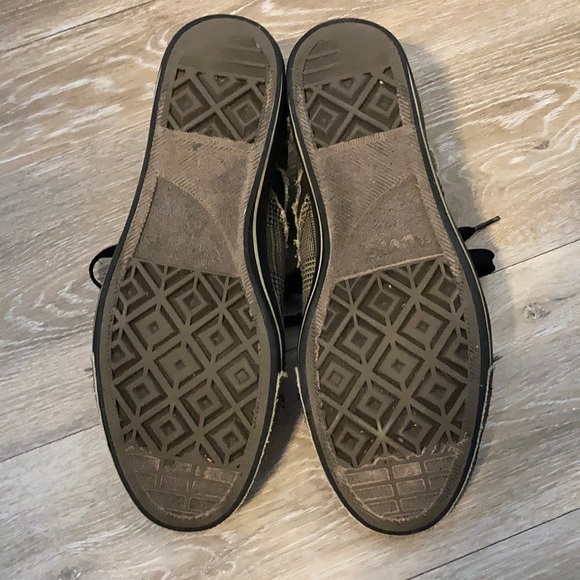 Distressed Plaid Levi’s Sneakers - Picture 5 of 14